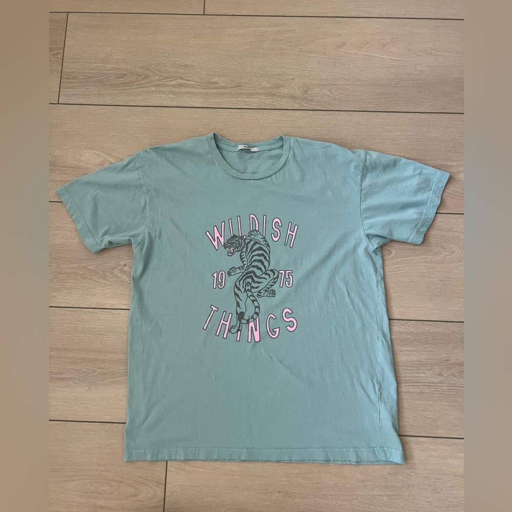 Women’s graphic tee